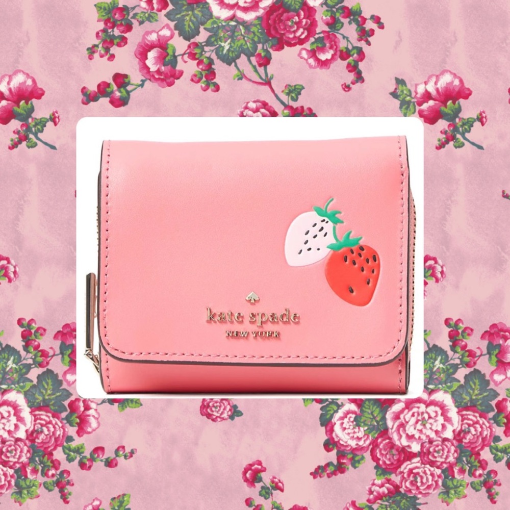 Kate Spade ♠️ Strawberry 🍓 Picnic 🧺 in the park trifold wallet.🤍